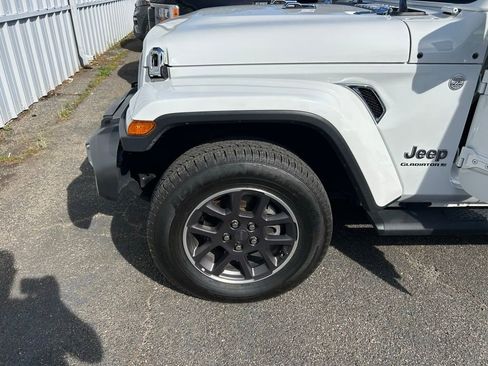 Used 2023 Jeep Gladiator Overland AWD/4WD image 13