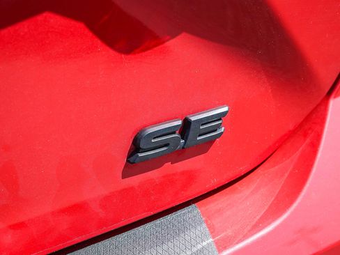 Used 2025 Toyota Camry SE image 11