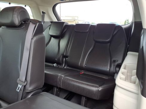 Used 2024 Kia Carnival EX FWD image 23