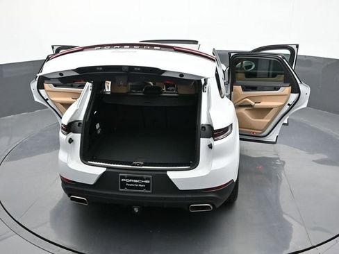 Certified 2025 Porsche Cayenne AWD/4WD image 24