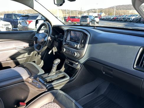 Used 2022 Chevrolet Colorado Z71 w/ Z71 Midnight Edition image 17