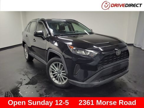 Used 2019 Toyota RAV4 LE FWD image 1