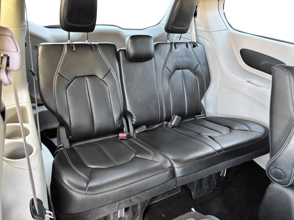 Used 2024 Chrysler Pacifica Limited FWD image 34