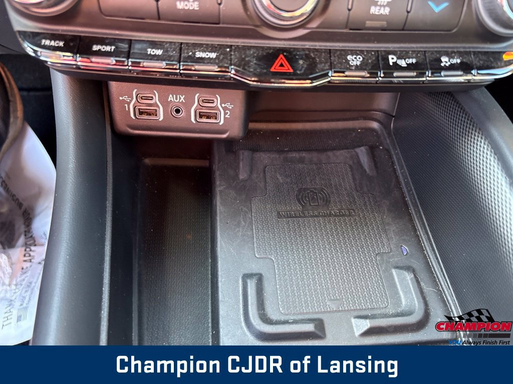 Used 2024 Dodge Durango R/T w/ Tow 'N Go Package AWD/4WD image 37