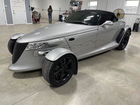 Used 2000 Plymouth Prowler image 3