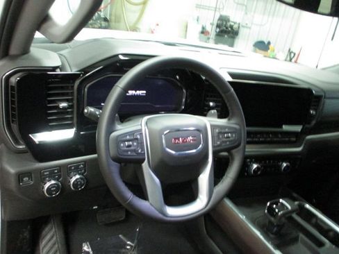 Used 2022 GMC Sierra 1500 SLT image 5