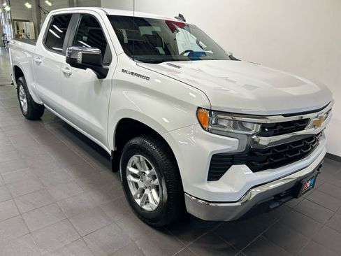Used 2022 Chevrolet Silverado 1500 LT w/ Safety Package AWD/4WD image 2