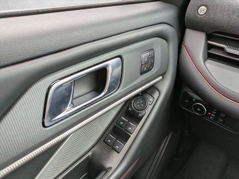 Used 2025 Ford Explorer ST image 15