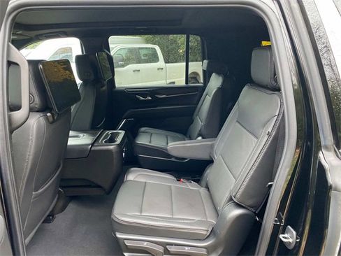 Used 2023 GMC Yukon XL Denali w/ Denali Reserve Package image 9