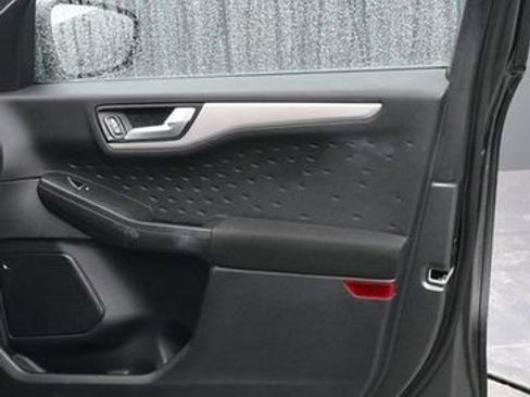 Used 2020 Ford Escape SE image 9