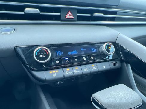 Used 2023 Hyundai Elantra Blue image 19