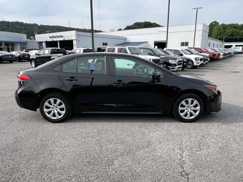 Used 2023 Toyota Corolla LE FWD image 8