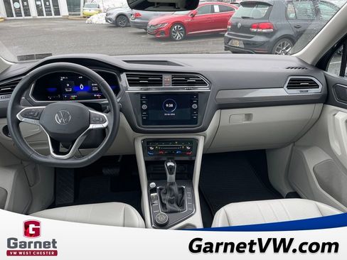 Used 2023 Volkswagen Tiguan SE w/ Panoramic Sunroof Package image 13