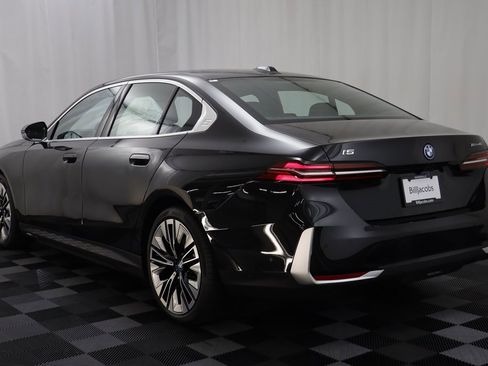 New 2025 BMW i5 xDrive40 w/ Premium Package image 16