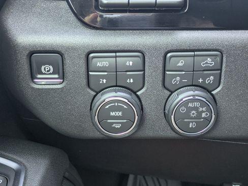 Used 2026 Chevrolet Silverado 2500 LTZ w/ LTZ Plus Package AWD/4WD image 21