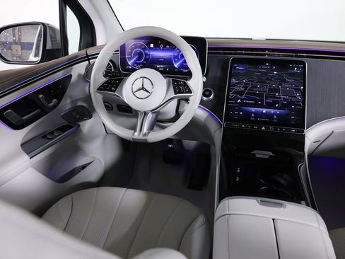 Used 2023 Mercedes-Benz EQE 350+ 4MATIC SUV w/ Exclusive Trim Package image 38