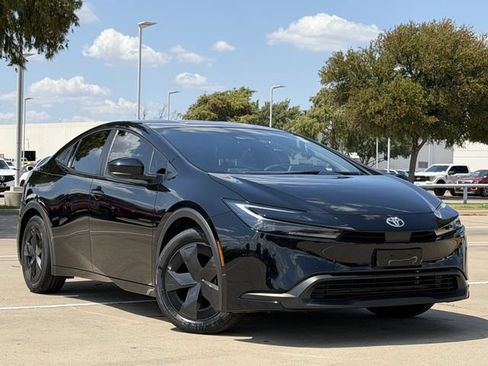 Used 2026 Toyota Prius LE FWD image 2