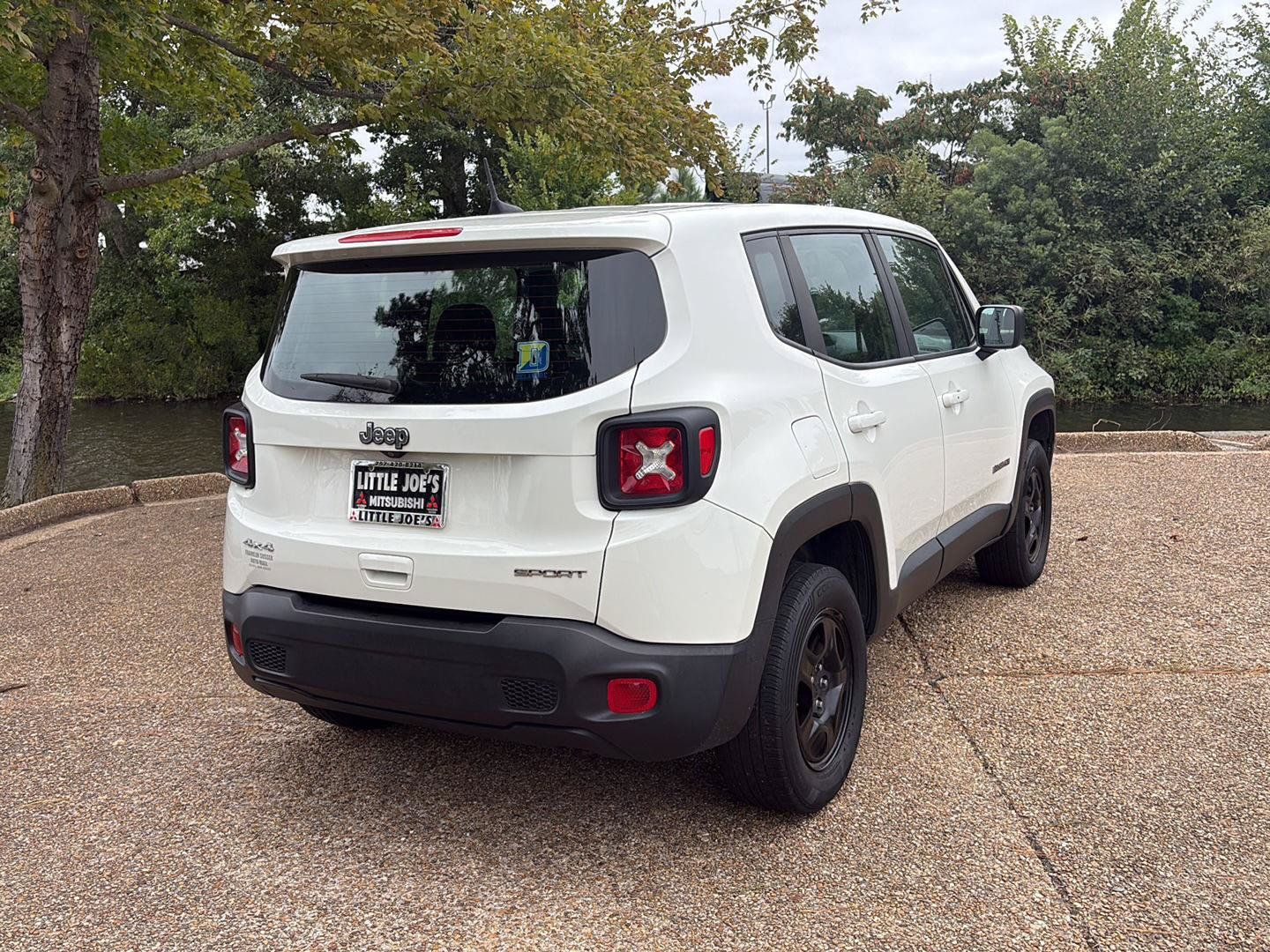 Used 2019 Jeep Renegade Sport w/ UConnect 7.0 Group AWD/4WD image 4