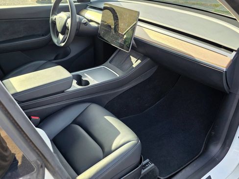 Used 2021 Tesla Model Y Long Range AWD/4WD image 13