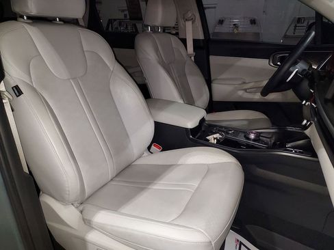 Used 2025 Kia Sorento EX w/ EX Panoramic Sunroof Package image 32