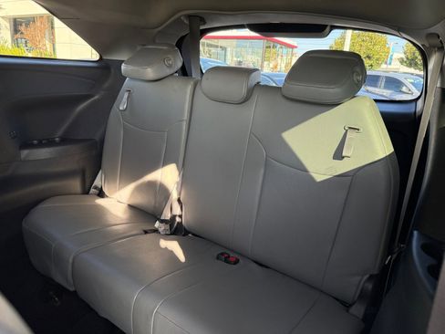 Used 2025 Toyota Sienna XLE image 21