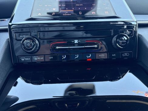 New 2026 Jeep Grand Cherokee L Laredo w/ MOPAR Finishing Package image 19