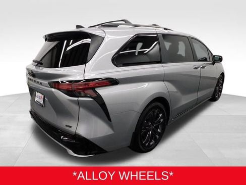 Used 2025 Toyota Sienna XSE image 9