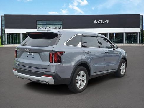 Certified 2024 Kia Sorento LX FWD image 4