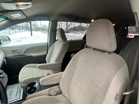 Used 2016 Toyota Sienna LE image 16