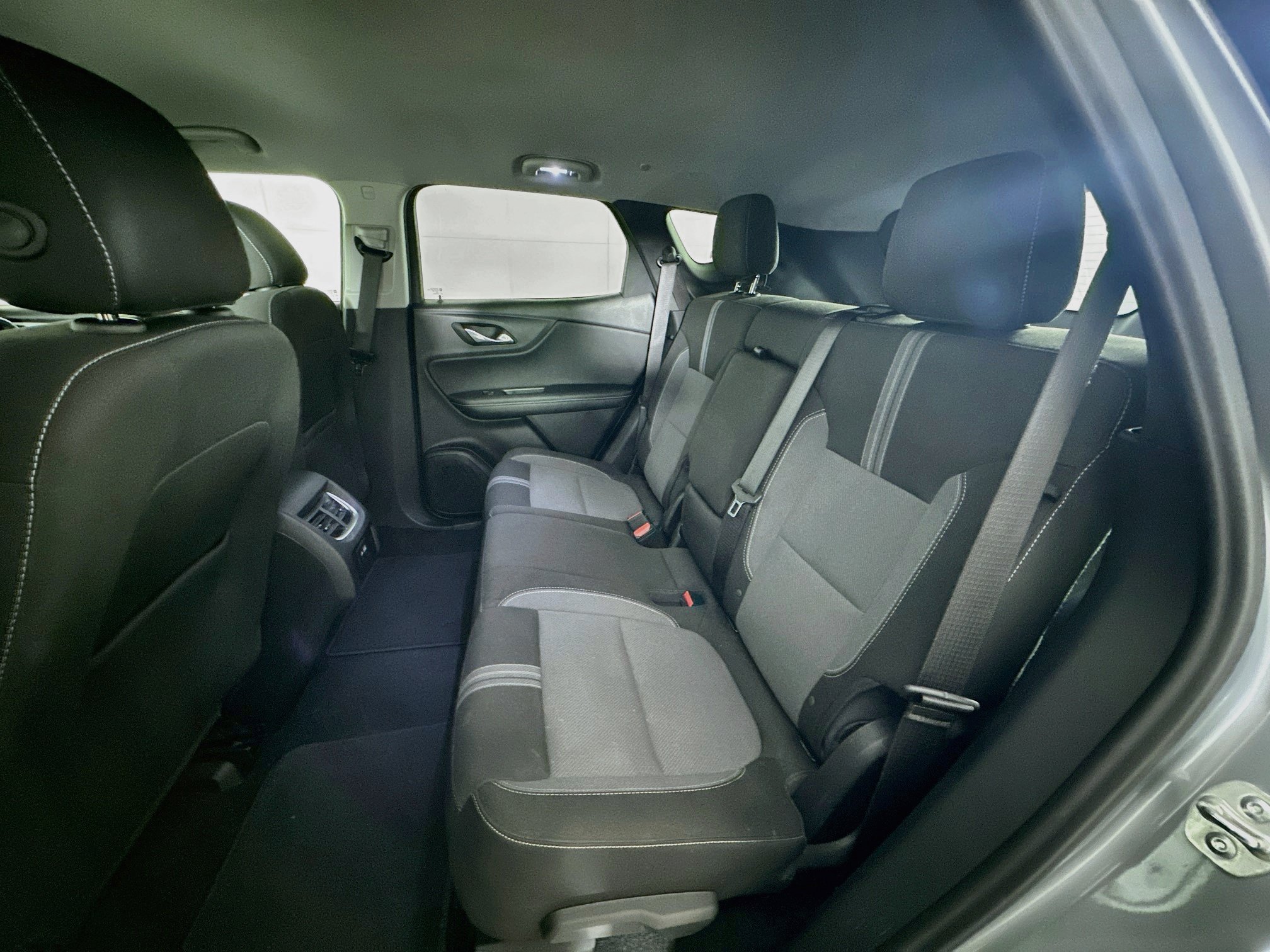Used 2025 Chevrolet Blazer LT FWD image 25