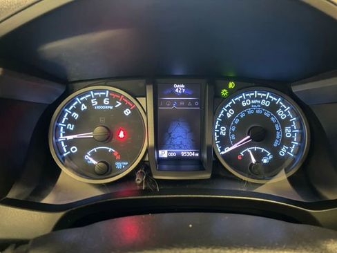 Used 2020 Toyota Tacoma TRD Off-Road w/ TRD Premium Off Road Package image 17