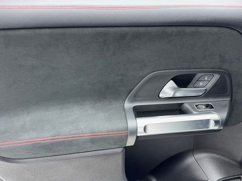 Used 2020 Mercedes-Benz GLB 250 w/ AMG Line image 40