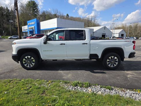 Used 2024 Chevrolet Silverado 2500 Custom w/ Custom Value Package image 4