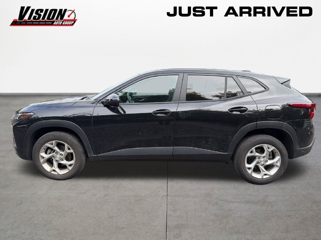 Used 2024 Chevrolet Trax LS w/ LS Convenience Package FWD image 8