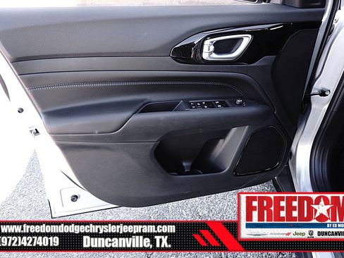 New 2026 Jeep Compass Latitude image 38