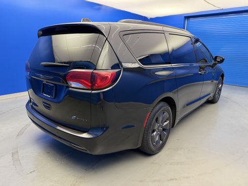 Used 2020 Chrysler Pacifica Limited w/ Advanced Safetytec Group FWD image 8