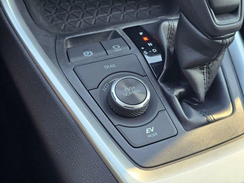 Used 2019 Toyota RAV4 LE AWD/4WD image 22