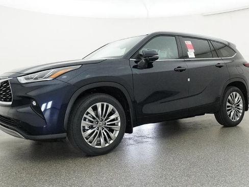 New 2026 Toyota Highlander Platinum AWD/4WD image 5