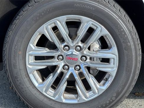 Used 2024 GMC Yukon XL SLT image 26