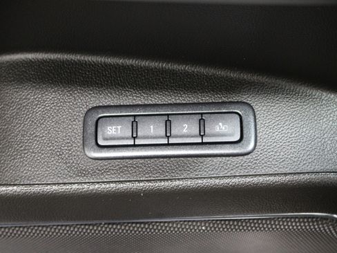 Used 2017 GMC Yukon SLT RWD image 8