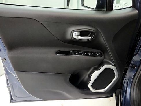 Used 2021 Jeep Renegade Latitude w/ Convenience Group AWD/4WD image 22