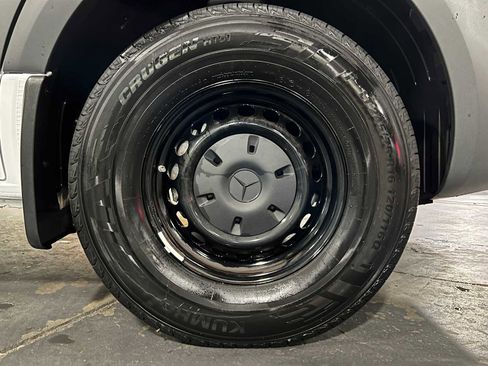 Used 2025 Mercedes-Benz Sprinter 2500 image 9