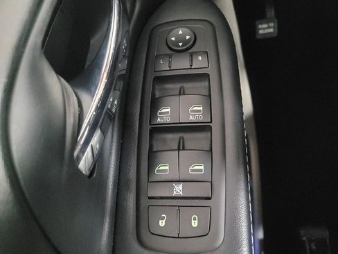 Used 2016 Dodge Grand Caravan SE image 27