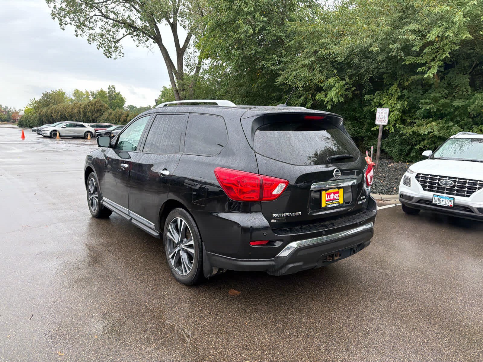 Used 2017 Nissan Pathfinder Platinum AWD/4WD image 3