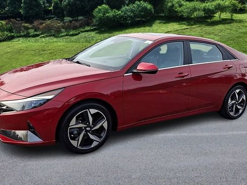 Used 2023 Hyundai Elantra Limited image 4