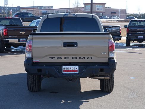 Used 2020 Toyota Tacoma TRD Sport w/ TRD Premium Sport Package image 4