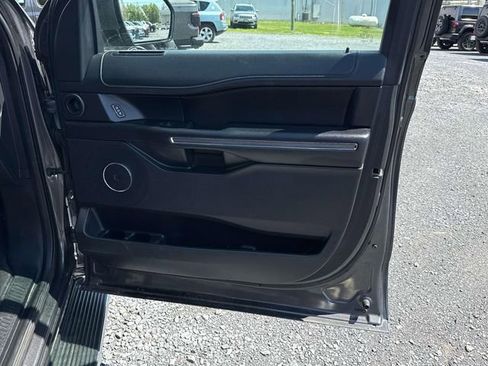 Used 2019 Ford Expedition Max XLT w/ Equipment Group 202A AWD/4WD image 8