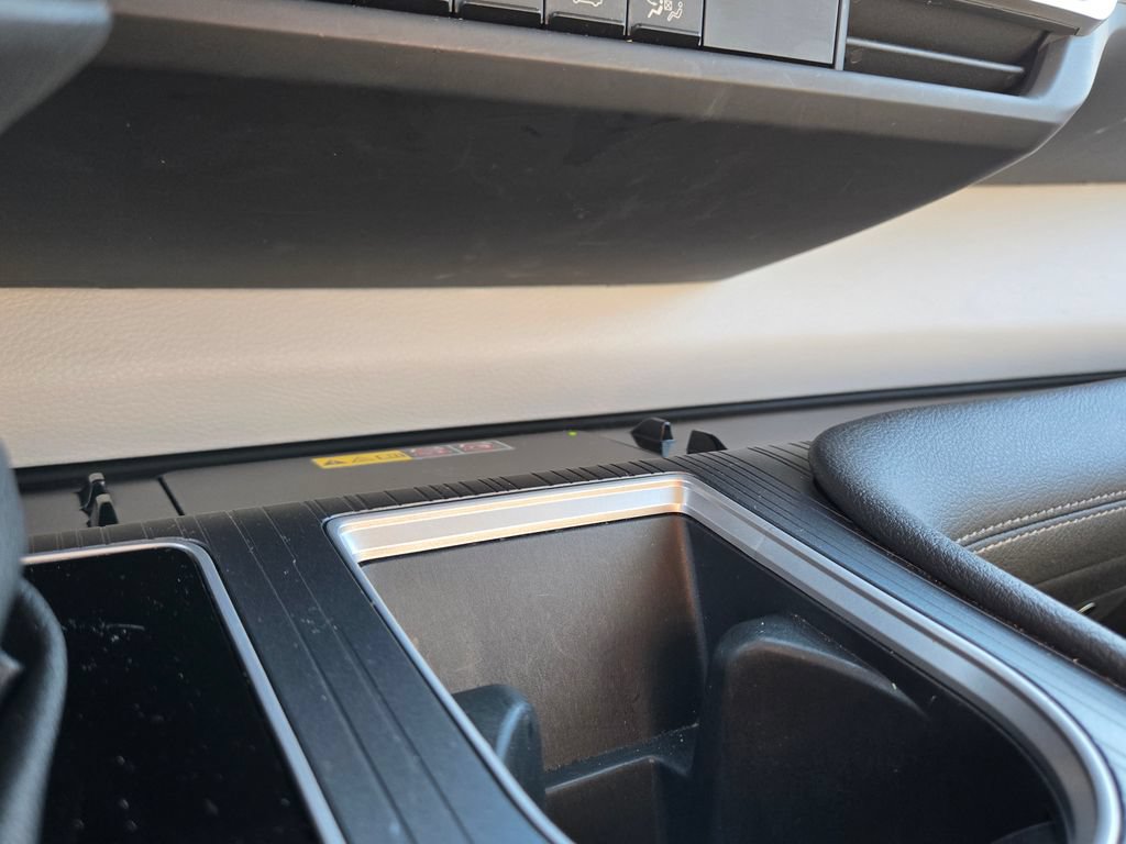 Used 2025 Toyota Sienna LE FWD image 21