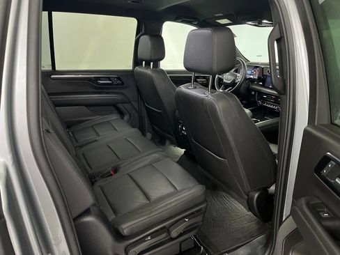 Used 2025 Chevrolet Suburban Z71 AWD/4WD image 22