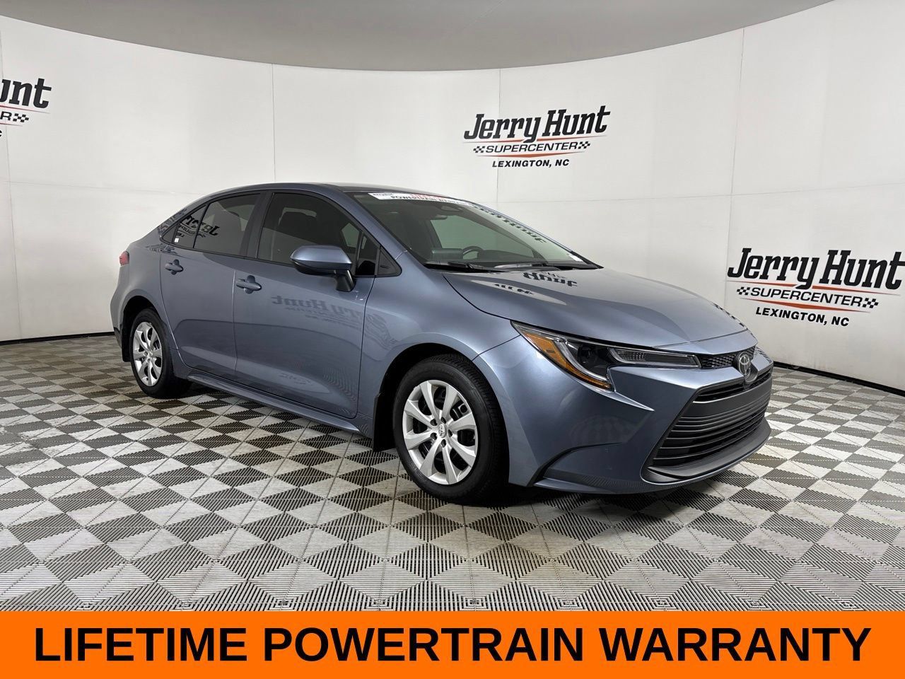 Used 2026 Toyota Corolla LE FWD image 4